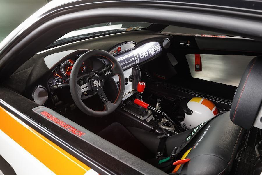 Интерьер Scion FR-S Maximum Attack by Speedhunters 2015 года  (фото 2 из 6)
